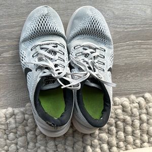 Nike running shoes size 7.5